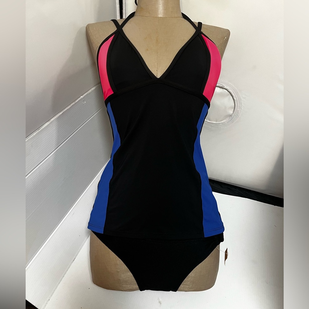 Cute colorful Swin Top Athleta bottoms are degree with tag size small
